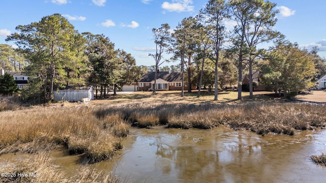 view of yard featuring a water view