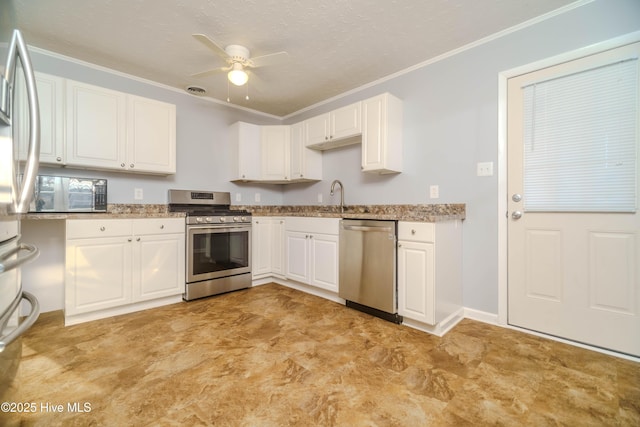 kitchen with stainless steel appliances, crown molding, white cabinets, and ceiling fan