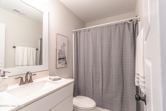 bathroom featuring a shower with curtain, vanity, and toilet