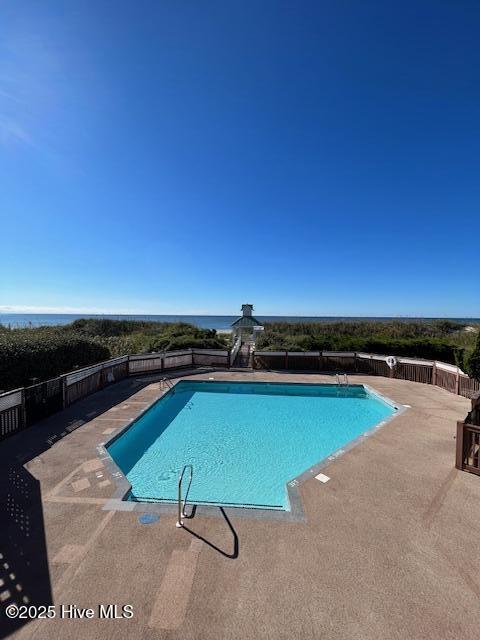 view of swimming pool