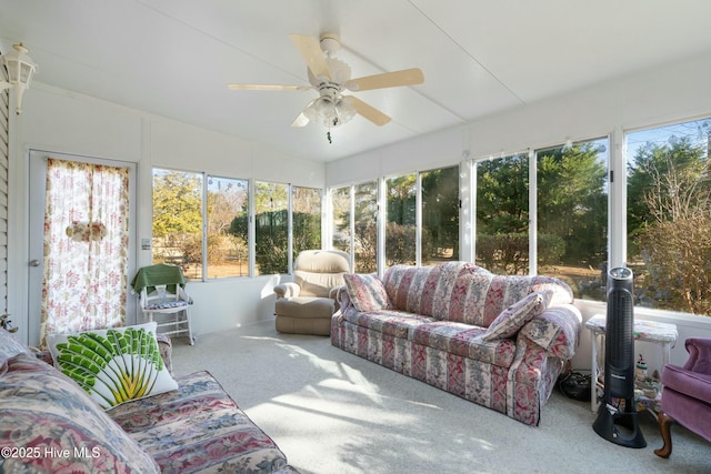 sunroom with ceiling fan