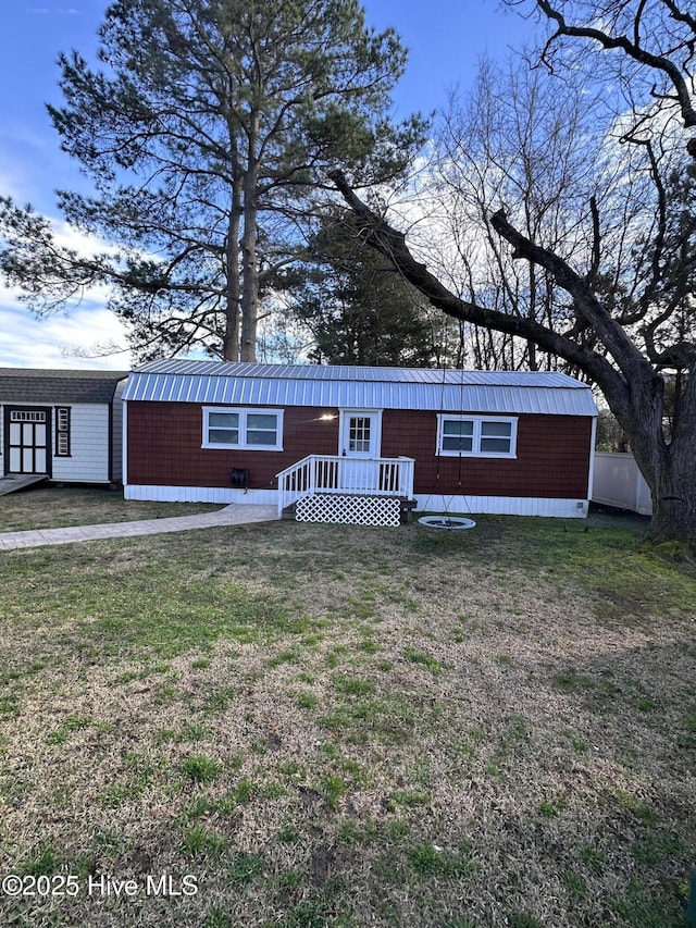 view of front of property with a front yard