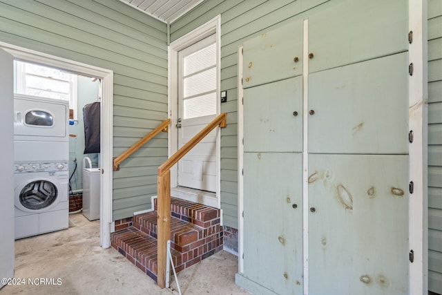 property entrance featuring stacked washer and dryer