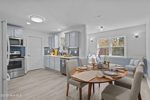 dining room with light hardwood / wood-style floors