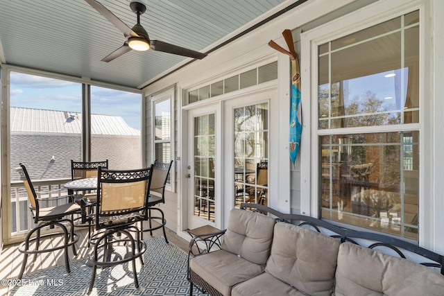 sunroom featuring ceiling fan