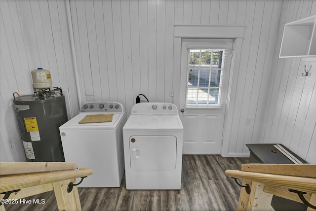 laundry room with water heater, dark hardwood / wood-style floors, and independent washer and dryer