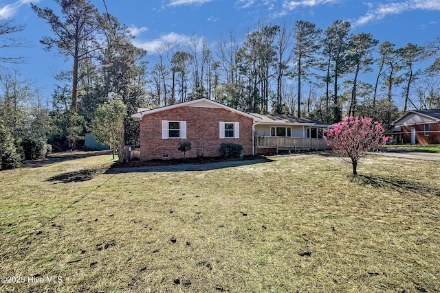 single story home featuring a front lawn