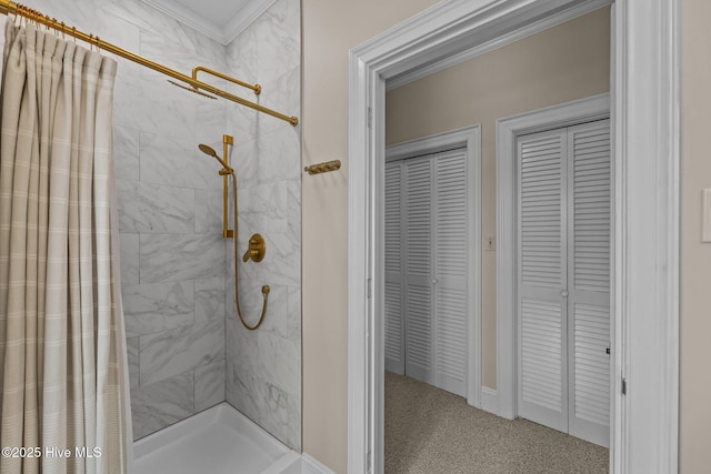 bathroom featuring crown molding and a shower with shower curtain