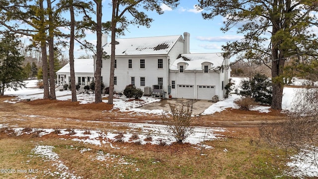 view of front facade with a garage