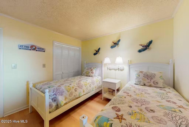 bedroom featuring hardwood / wood-style floors, a textured ceiling, and a closet