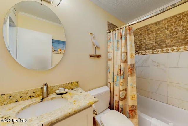 full bathroom with shower / tub combo with curtain, toilet, a textured ceiling, vanity, and ornamental molding