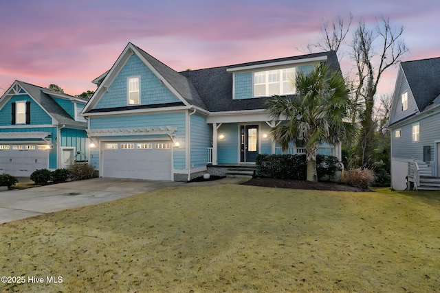 view of front of house featuring a yard and a garage