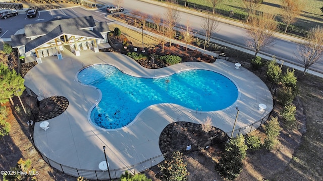 view of swimming pool