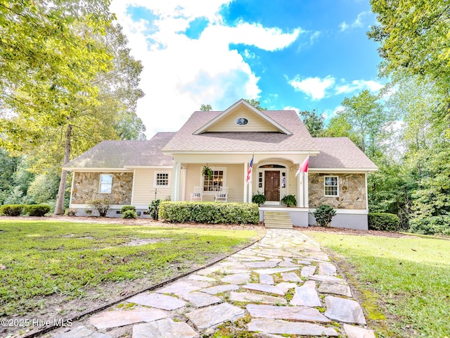 view of front of property with a front yard