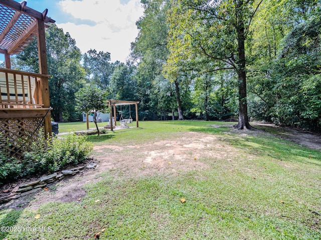 view of yard featuring a pergola