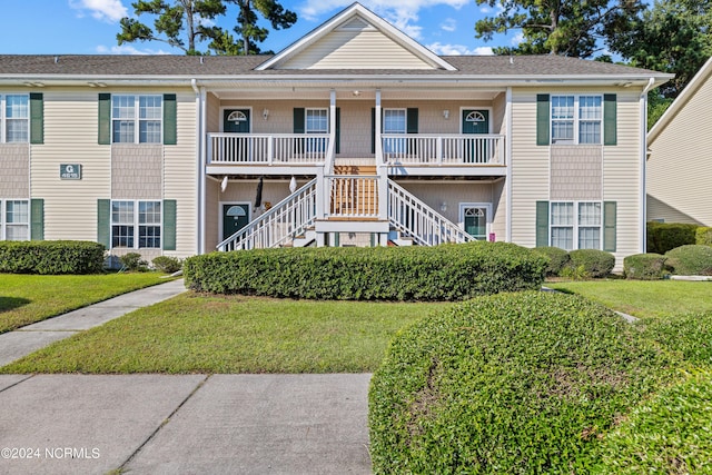 view of front of home with a front lawn