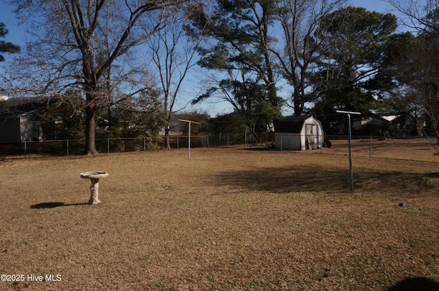 view of yard with a storage unit