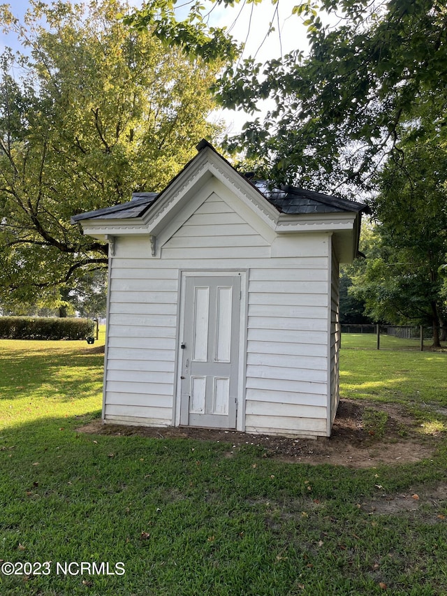 view of outdoor structure with a lawn