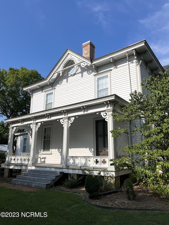 view of front facade with covered porch