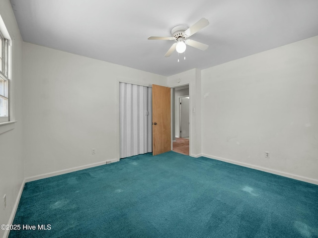 unfurnished room featuring carpet floors and ceiling fan