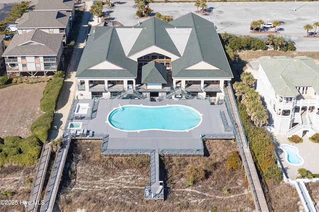 view of swimming pool