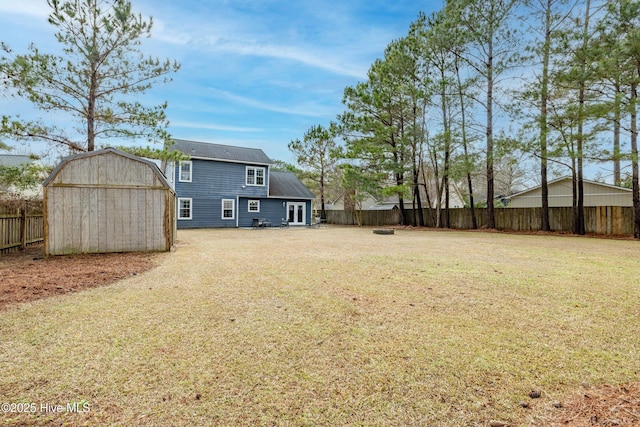 view of yard with a storage unit