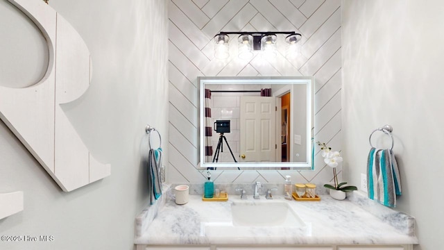 bathroom with vanity and backsplash