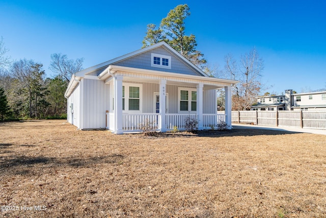 view of front of home featuring a front yard and covered porch