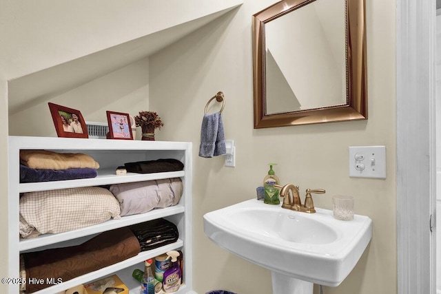 bathroom featuring sink