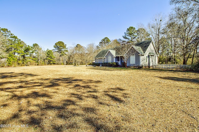 view of front of property with a front yard