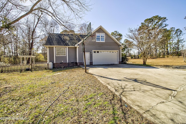 view of front property featuring a garage