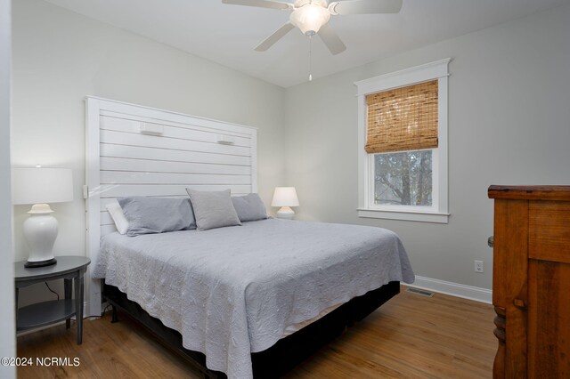 bedroom with hardwood / wood-style flooring and ceiling fan