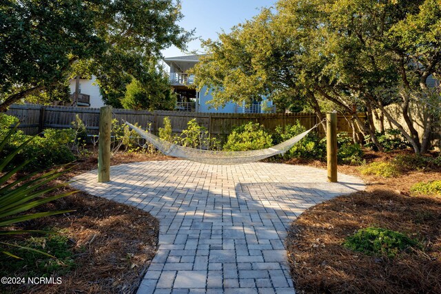 view of property's community featuring a patio area