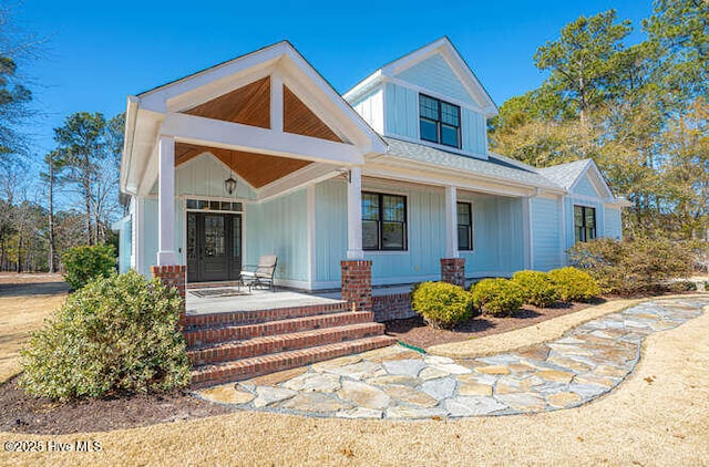 view of front of property featuring a porch