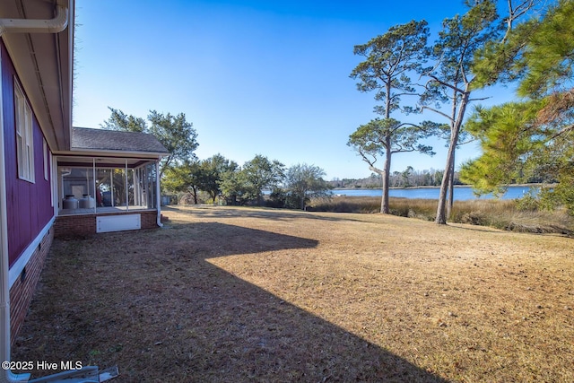 view of yard featuring a water view