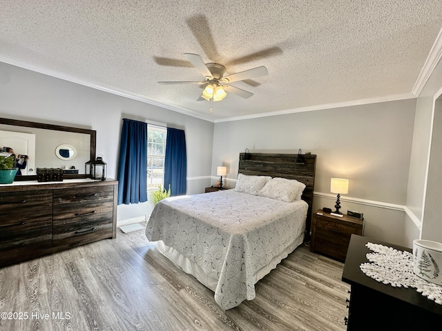 bedroom featuring crown molding, ceiling fan, a textured ceiling, and light hardwood / wood-style floors