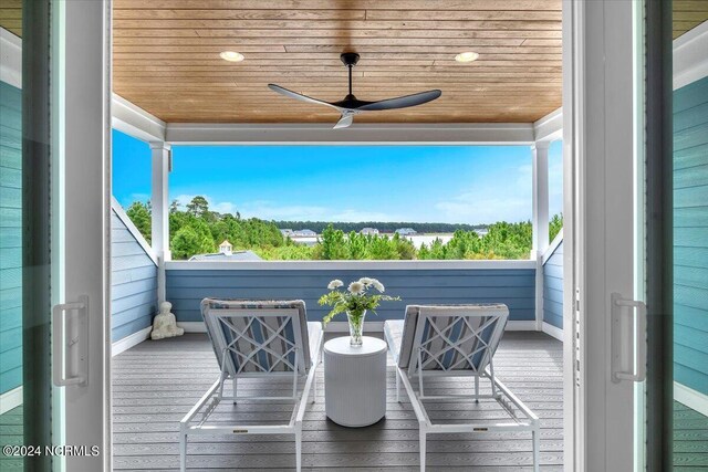 living room featuring ornamental molding, a ceiling fan, recessed lighting, and wood finished floors