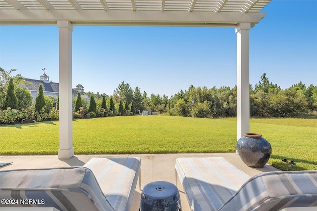 view of patio featuring a pergola