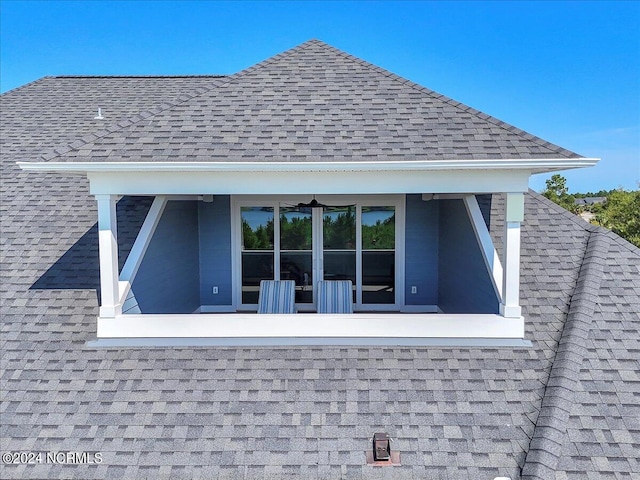 details featuring roof with shingles