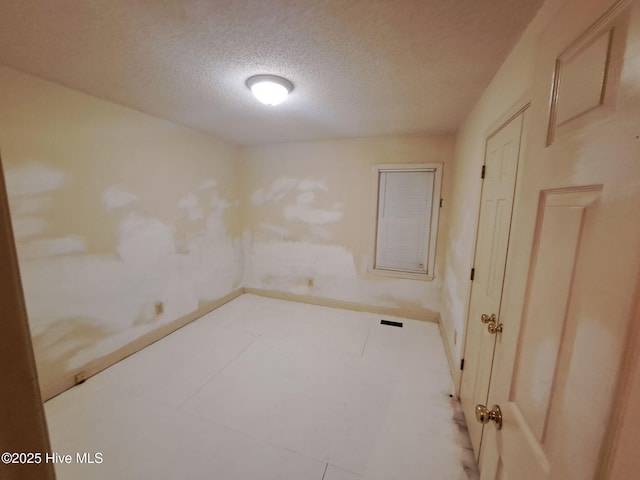 spare room featuring a textured ceiling