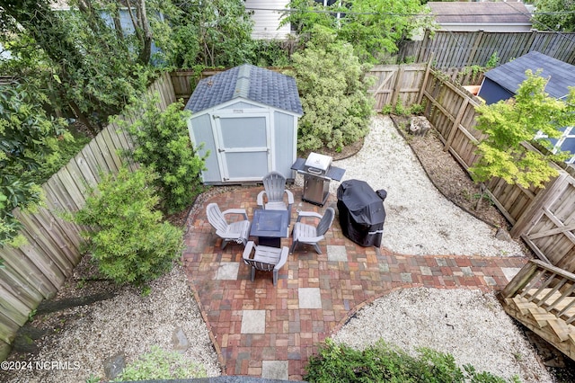 view of yard featuring a shed and a patio area