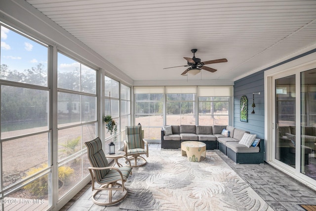 sunroom with ceiling fan