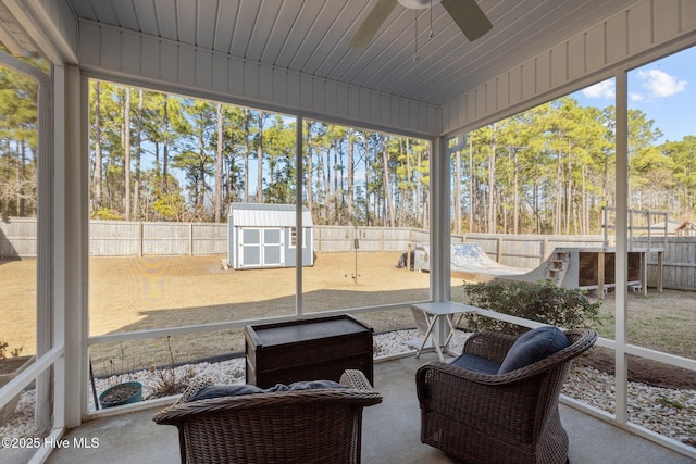 sunroom featuring ceiling fan