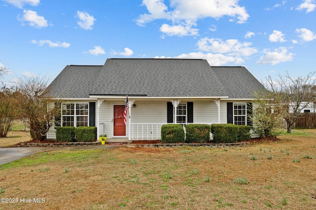 view of front facade featuring a front yard