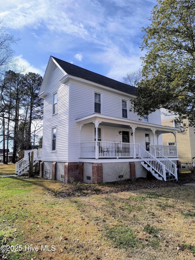 view of front facade featuring covered porch and a front lawn