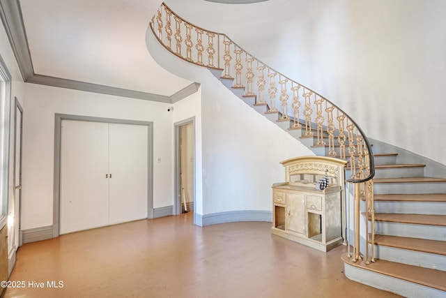 entryway featuring ornamental molding