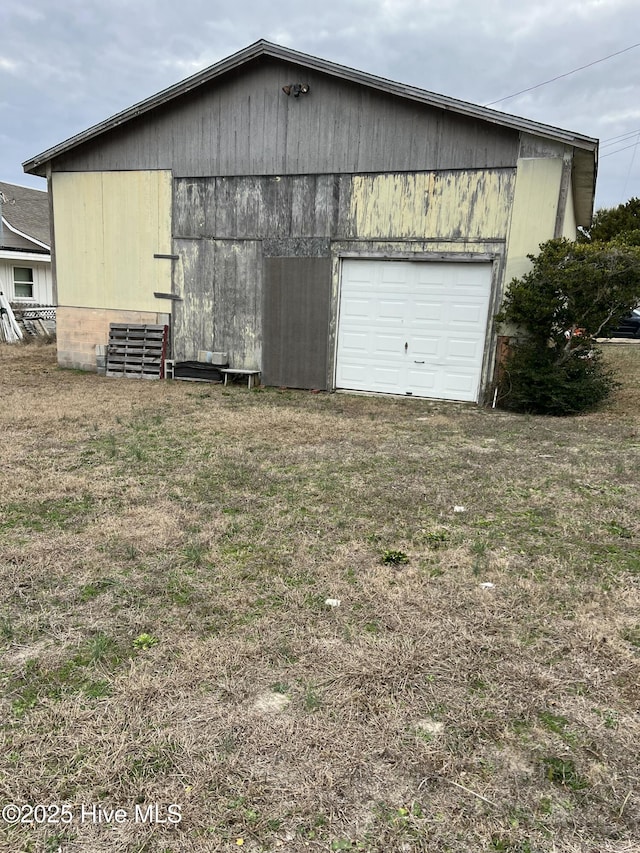 garage featuring a lawn