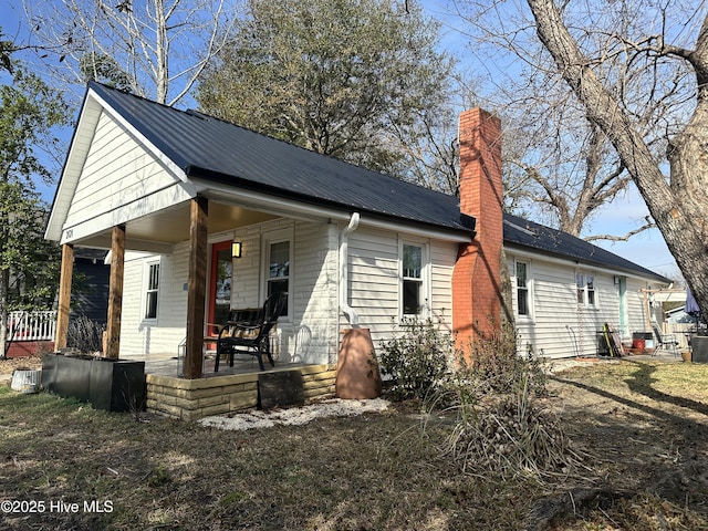 view of front of house featuring covered porch