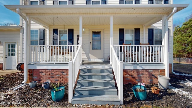 view of front of property featuring a porch