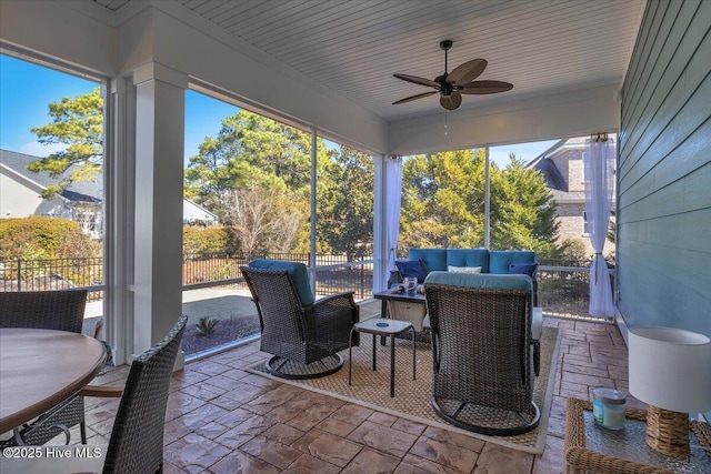 sunroom with ceiling fan